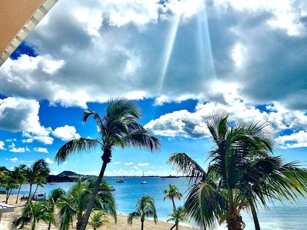 Sulla spiaggia, lettini da mare