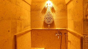 Deluxe Double Room | Bathroom | Free toiletries, hair dryer, slippers, towels