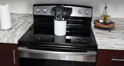 Peaceful Lehigh Duplex, 185+ 5 star Clean & Comfortable Stays