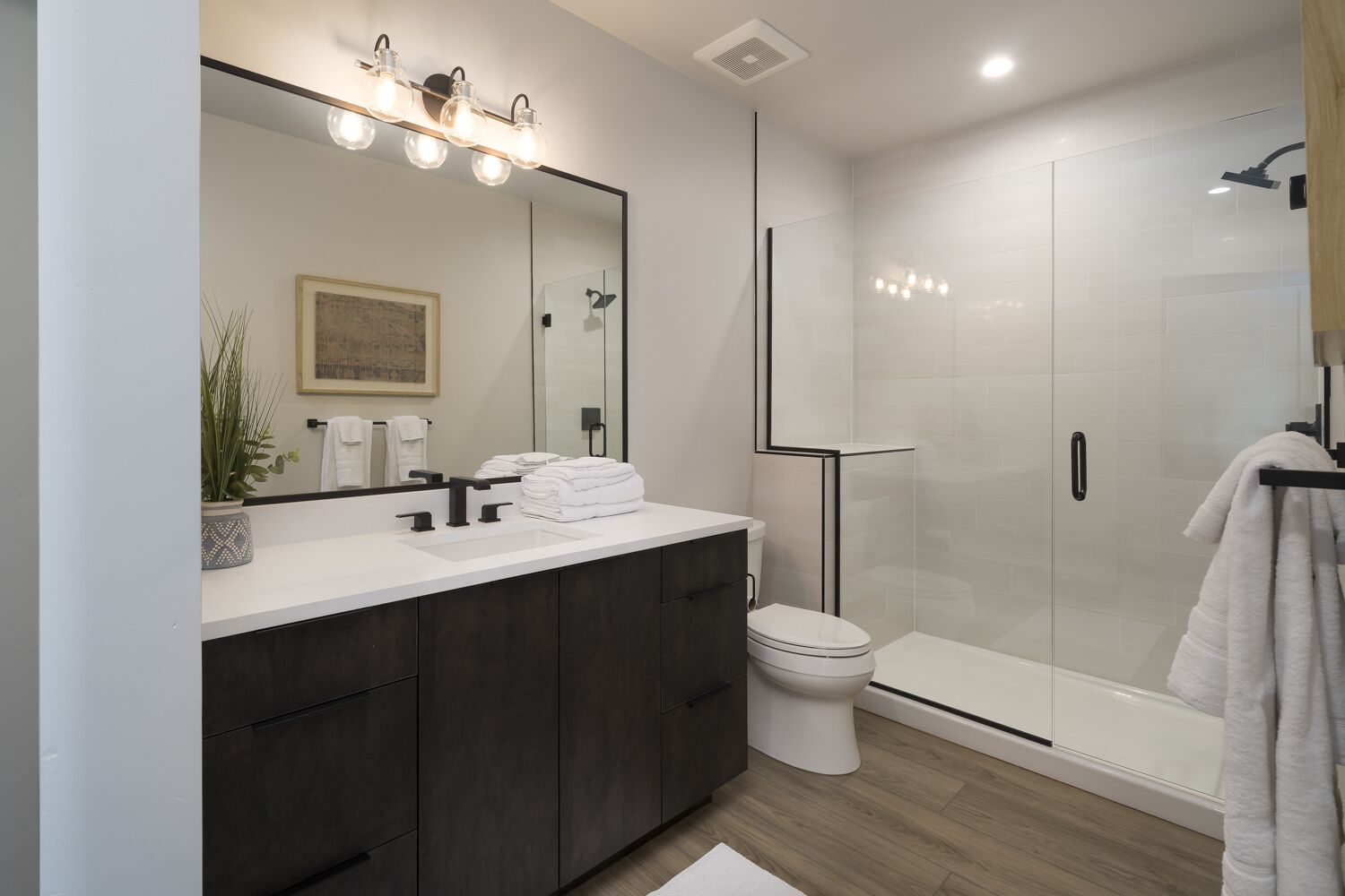 New! Park Ave Flat 3, Brand new Luxury Condo, Minutes to Everything!