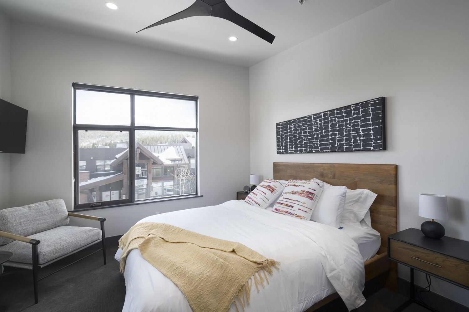 New! Park Ave Flat 4, Brand new Luxury Condo, Minutes to Everything!