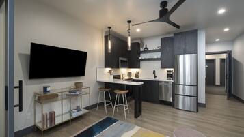 Refrigerador, microondas, horno y parrilla de estufa