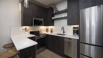 Refrigerador, microondas, horno y parrilla de estufa