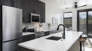 KĂŒhlschrank, Mikrowelle, Ofen, Herdplatte