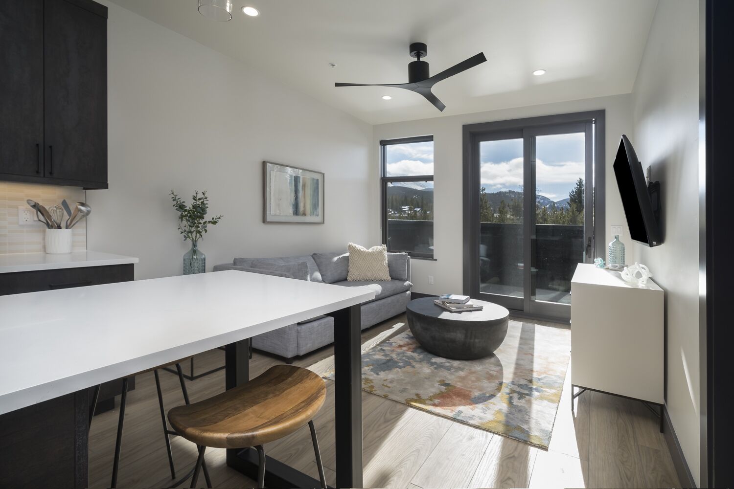 New! Park Ave Flat 15, Brand new Luxury Condo, Minutes to Everything!