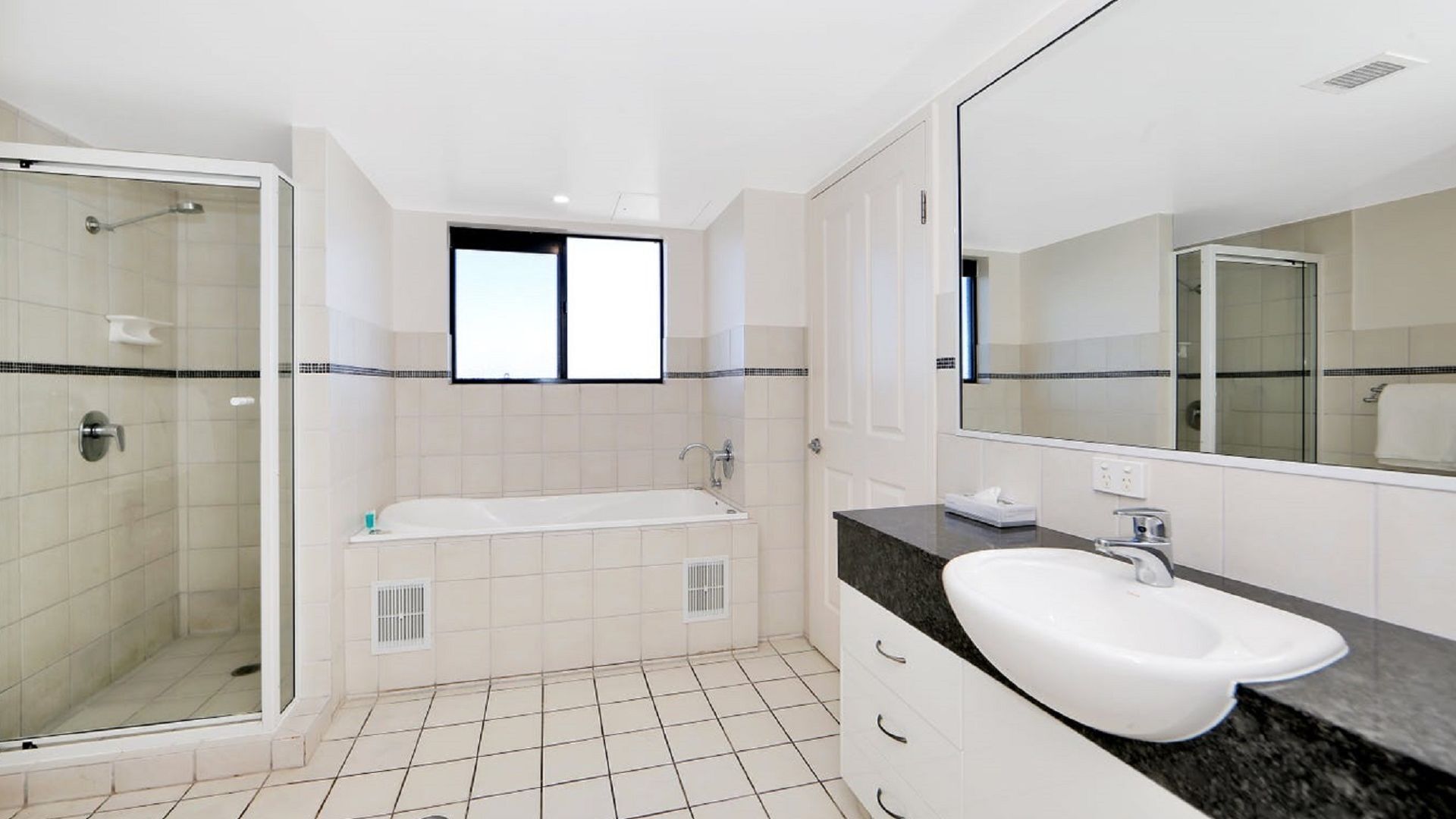 Apartment 404 Coral Sands — image 17