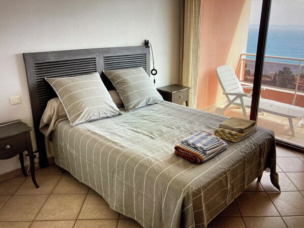 3 bedrooms, desk, iron/ironing board, travel cot