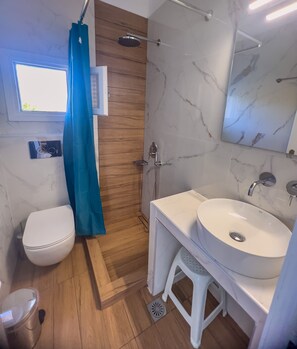 Quadruple Room | Bathroom | Shower, hair dryer, towels - Georgia Studios (Amorgos)