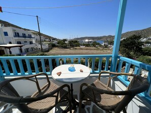 Double Room | Premium bedding, in-room safe, desk, laptop workspace - Georgia Studios (Amorgos)