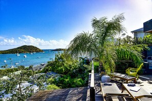 Terrace/patio - Luxury villa. Sea view. Private swimming pool. Independent bedroom and suite. (SAINT MARTIN)