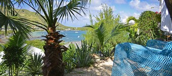 OOF architect-designed villa, unique in SXM. Overlooking the sea and Pinel Islet
