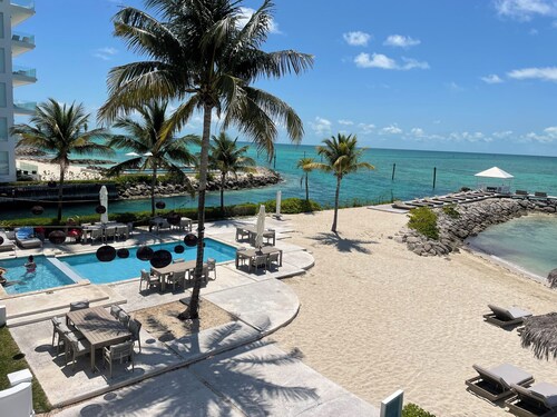 Luxury beach view & Marina view Condo at Palm Cay