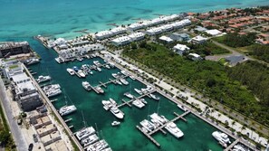 Marina - Luxury beach view & Marina view Condo at Palm Cay (Nassau)