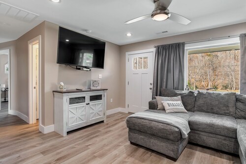September  Specials - Family & Pet Friendly - Mountain Views - Fast Internet