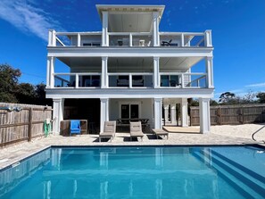 A heated pool - Walk to tradin post!North cape, private pool, awesome patio & steps to beach! (Port St. Joe)