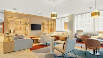 2 bars/lounges, rooftop bar, lobby lounge