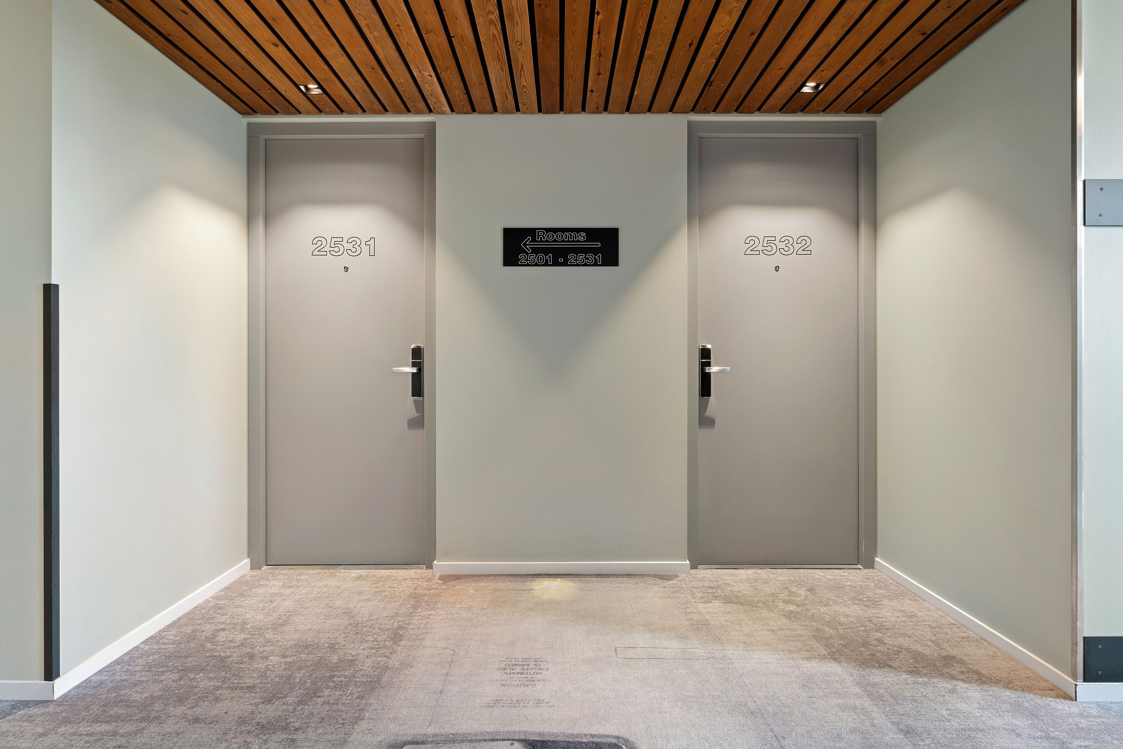 A hallway with two doors labeled 2531 and 2532, indicating rooms 2501 and 2531.