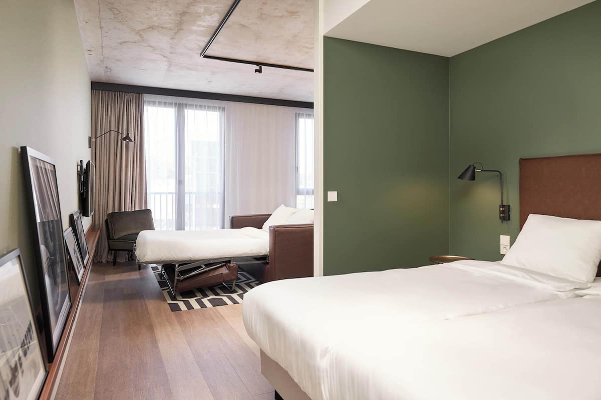 Studio, 2 Single Beds