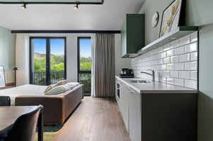 Studio, 2 Twin Beds | In-room safe, desk, laptop workspace, soundproofing