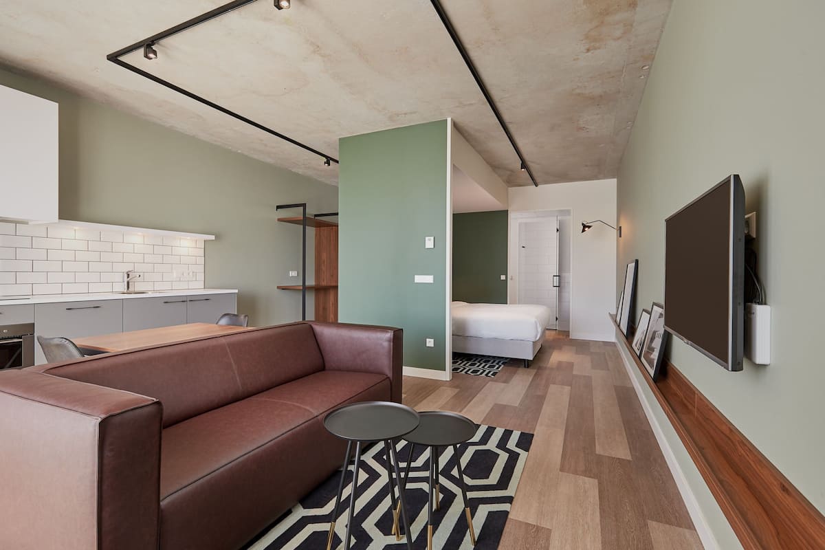 Two-Bedroom Family Apartment | Zimmersafe, Schreibtisch, laptopgeeigneter Arbeitsplatz