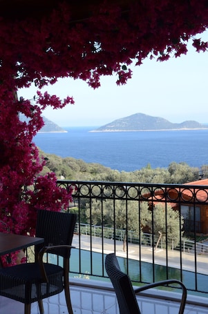 Terraço/pátio. Doganin Ruhu Hotel & Bungalow