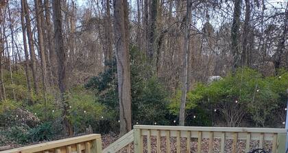 Glamping at it's best! Sleeps 4, Porch w/grill Fire pit Big outdoor living space