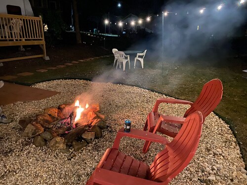 Glamping at it's best! Sleeps 4, Porch w/grill Fire pit Big outdoor living space