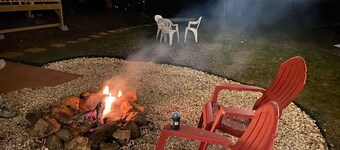 Glamping at it's best! Sleeps 4, Porch w/grill Fire pit Big outdoor living space