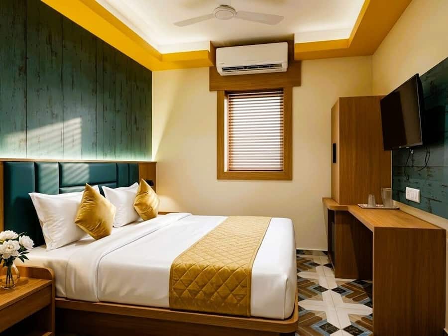 Habitación Deluxe | Camas con efecto memoria, minibar y escritorio