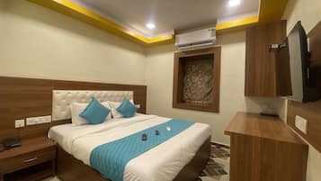 Deluxe Room | Memory-foam beds, desk, soundproofing, free WiFi