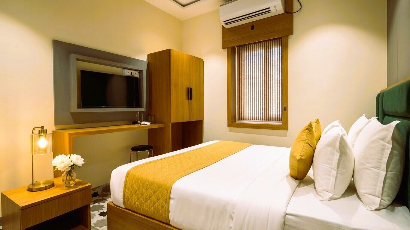 Deluxe Room | Memory-foam beds, minibar, desk, laptop workspace