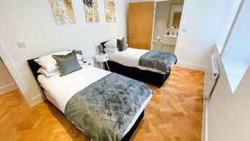 2 bedrooms, in-room safe, desk, iron/ironing board