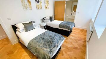 2 bedrooms, in-room safe, desk, iron/ironing board
