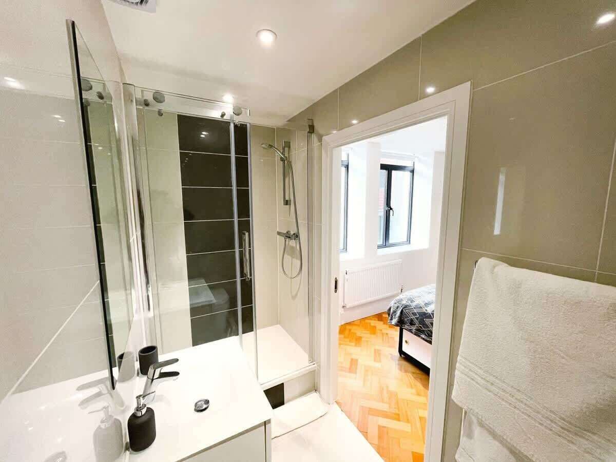 Badekar, hårtørrer, håndklæder, Sæbe