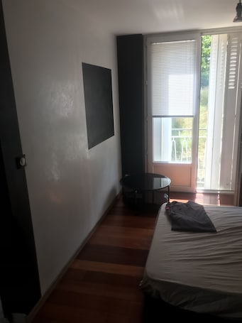 1 chambre. Appartement complet sur leuro 6