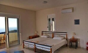 Studio, 2 Single Beds