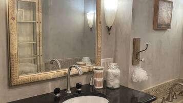 Bathtub, hair dryer, bidet, towels