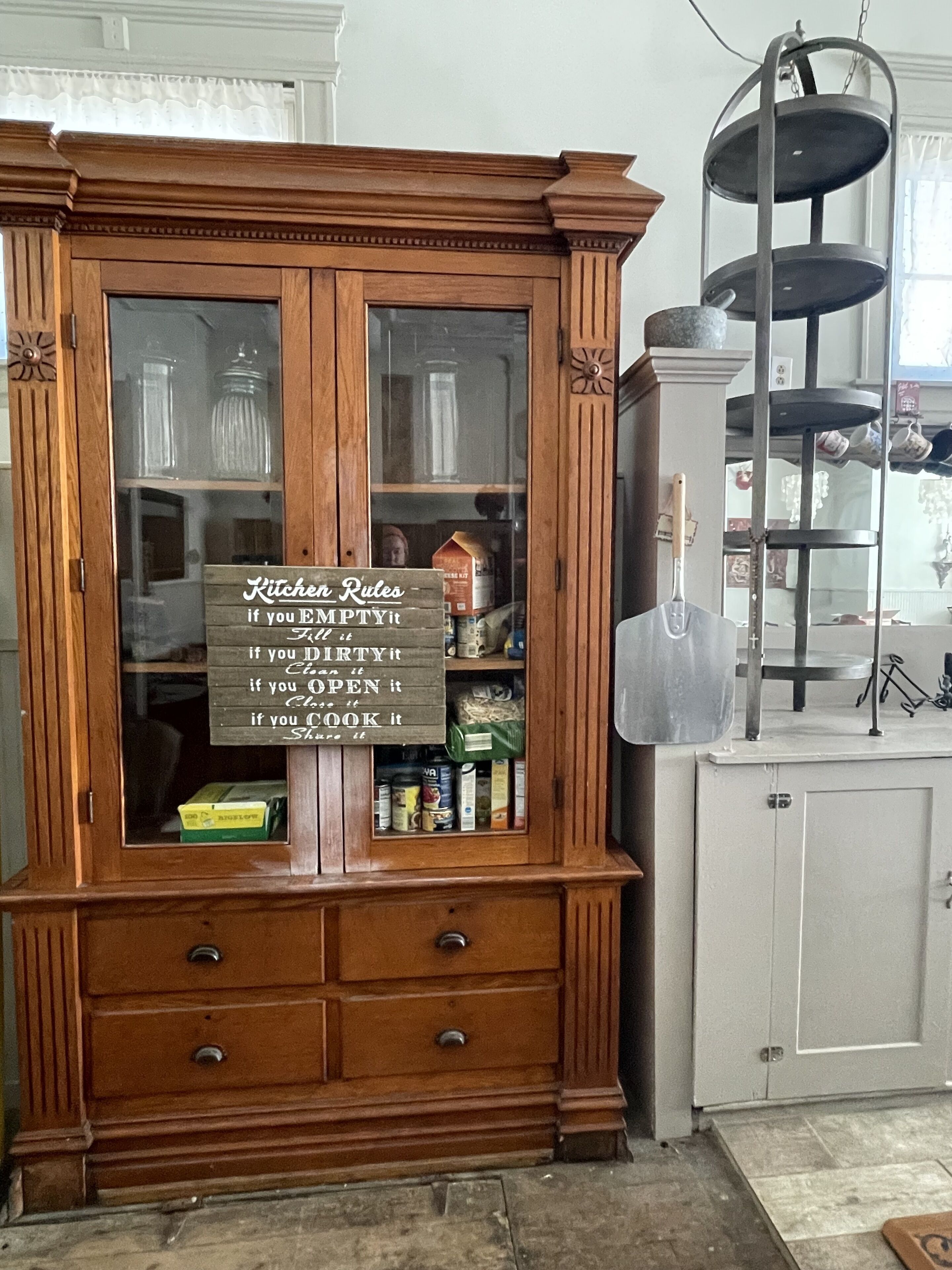 5 chambres, bureau, fer et planche à repasser, lit parapluie