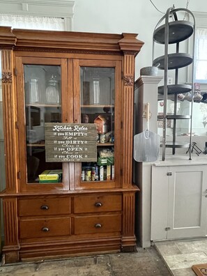 5 多间卧室、办公桌、熨斗/熨衣板、旅行婴儿床