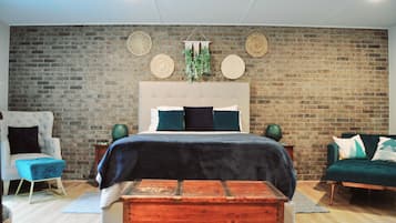 1 habitación, tabla de planchar con plancha, wifi gratis y ropa de cama