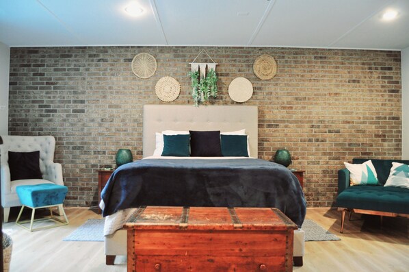 1 bedroom, iron/ironing board, free WiFi, bed sheets - Peaceful Poolside Guesthouse just off I75 (Valdosta)