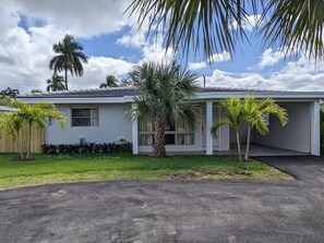 Stunning single-story residence with a beautifully maintained front yard and paved driveway.