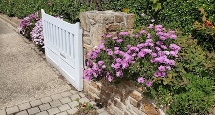 BRETON HOUSE 5MN WALK FROM SHOPS AND 2.5 KMS FROM THE BEACH