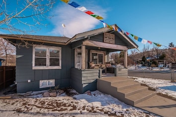 Image of Artful Cake House Retreat | Trails & Park Nearby