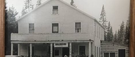 Vista frontal de la propiedad