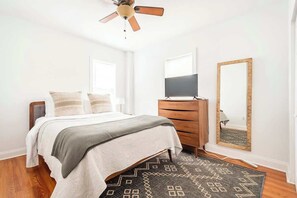 3 室のベッドルーム、アイロン / アイロン台、WiFi、ベッドシーツ