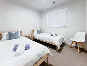 3 bedrooms, desk, iron/ironing board, WiFi