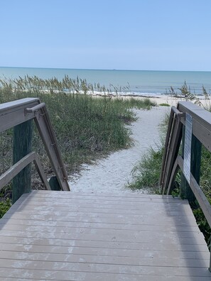 Beach nearby, sun-loungers, beach towels