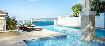 Luxury Oceanview 4BR Villa w/ Balcony, Pool & BBQ