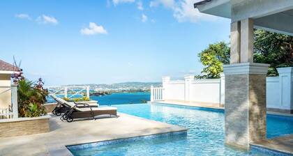 Luxury Oceanview 4BR Villa w/ Balcony, Pool & BBQ